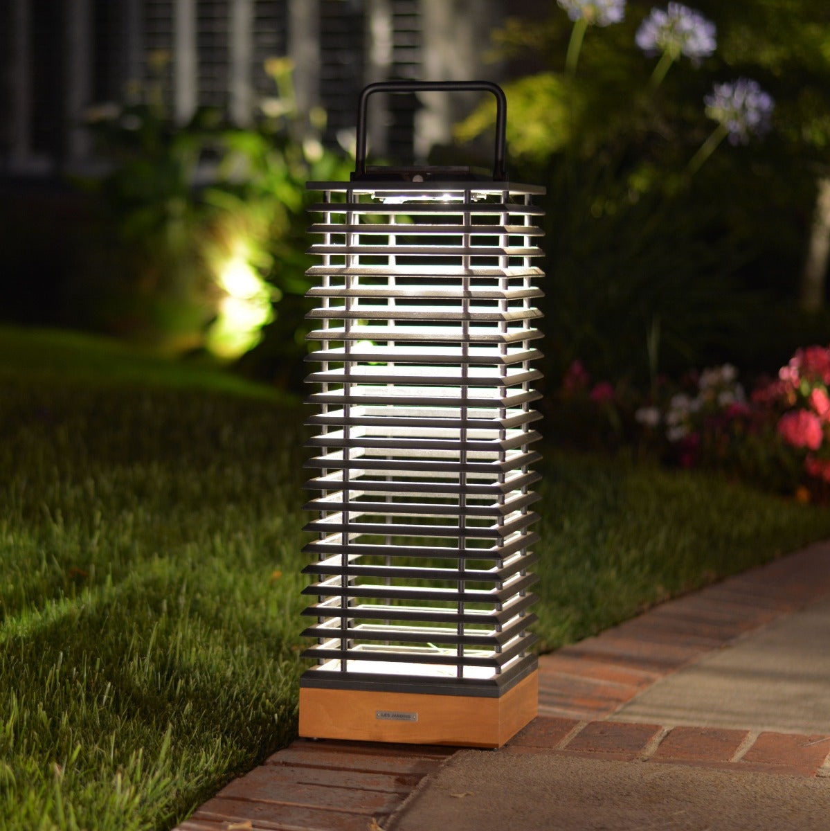 Tekura Solar LED Lantern