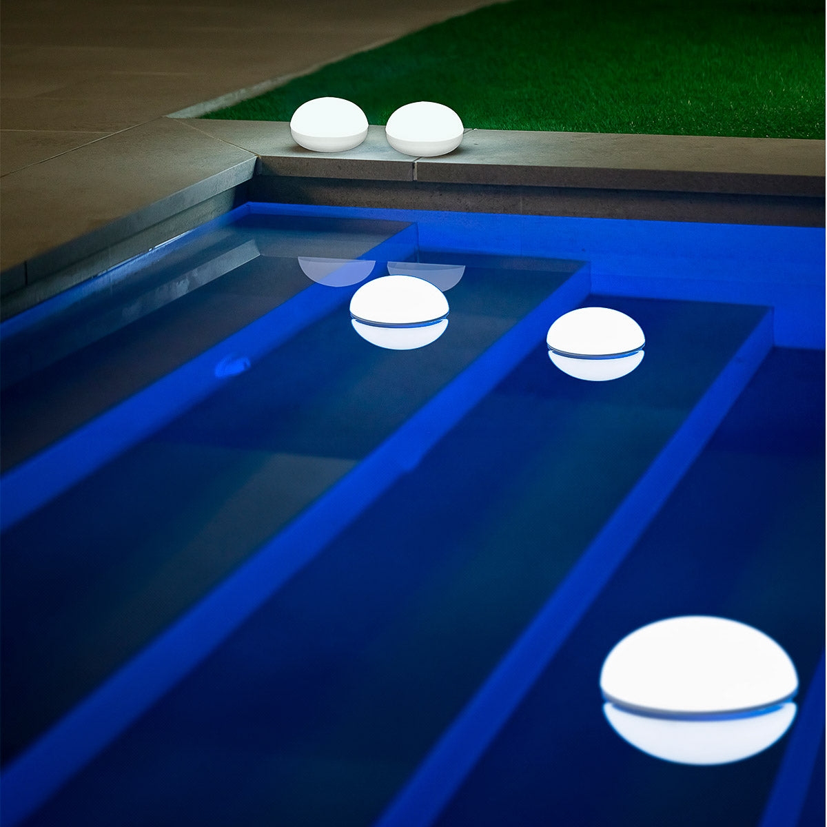 Bogor 4”  Floating Light RGB