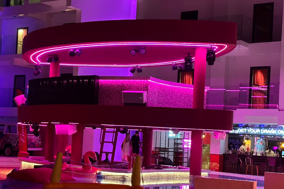 Pixel-Free LED 360 in Retail